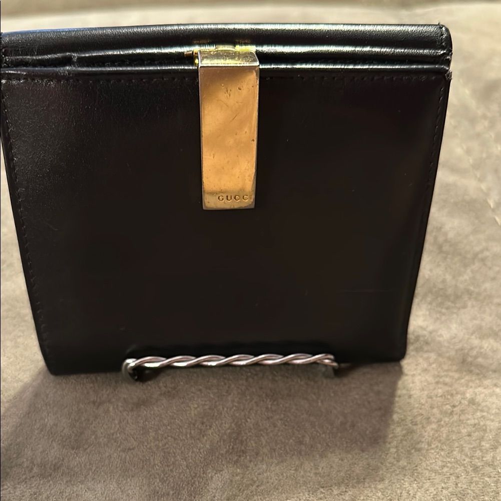 Gucci Black Leather Wallet With Gold Accent Unisex